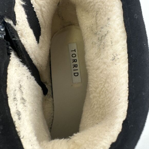 Torrid Lug Sole Bootie Pull On Short Black Faux Suede Fleece Lined 12 WW Wide - Picture 5 of 14